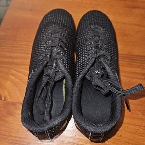 Brava Black Lace Up Soccer Cleats Shoes Kid's Size 5D!